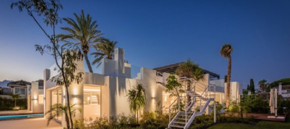 7 bedrooms Villa in Marbella, Spain No. 2461 3