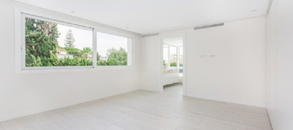 7 bedrooms Villa in Marbella, Spain No. 2461 9