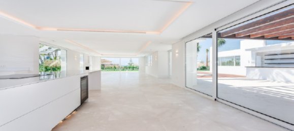 7 bedrooms Villa in Marbella, Spain No. 2461 6