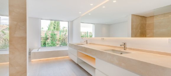 7 bedrooms Villa in Marbella, Spain No. 2461 13