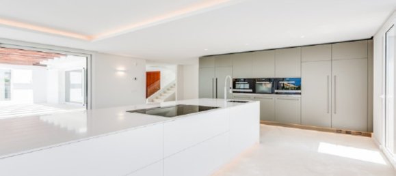 7 bedrooms Villa in Marbella, Spain No. 2461 5