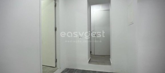 80m² Commercial property in Lisbon, Portugal No. 147235 22