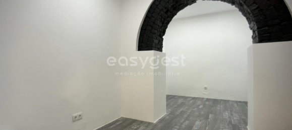 80m² Commercial property in Lisbon, Portugal No. 147235 12