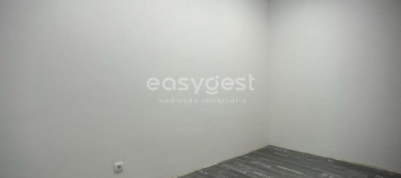 80m² Commercial property in Lisbon, Portugal No. 147235 15