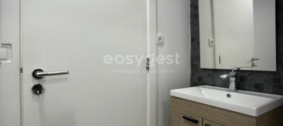 80m² Commercial property in Lisbon, Portugal No. 147235 19