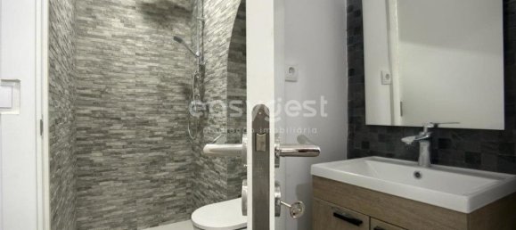 80m² Commercial property in Lisbon, Portugal No. 147235 17