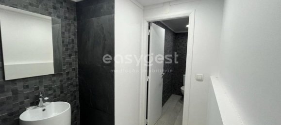 80m² Commercial property in Lisbon, Portugal No. 147235 4