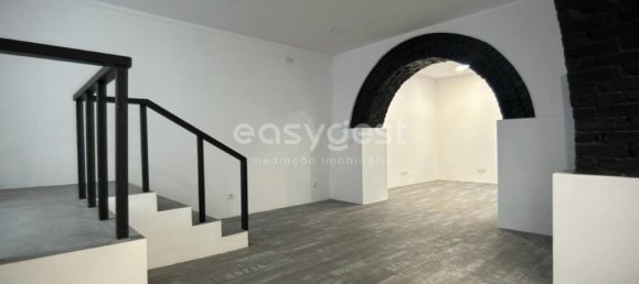 80m² Commercial property in Lisbon, Portugal No. 147235 2