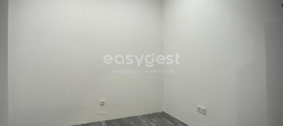 80m² Commercial property in Lisbon, Portugal No. 147235 13