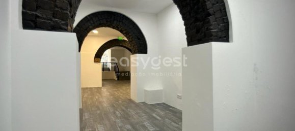 80m² Commercial property in Lisbon, Portugal No. 147235 25