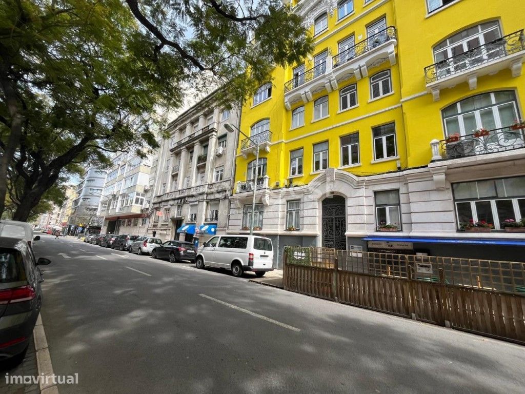 80m² Commercial property in Lisbon, Portugal No. 147235