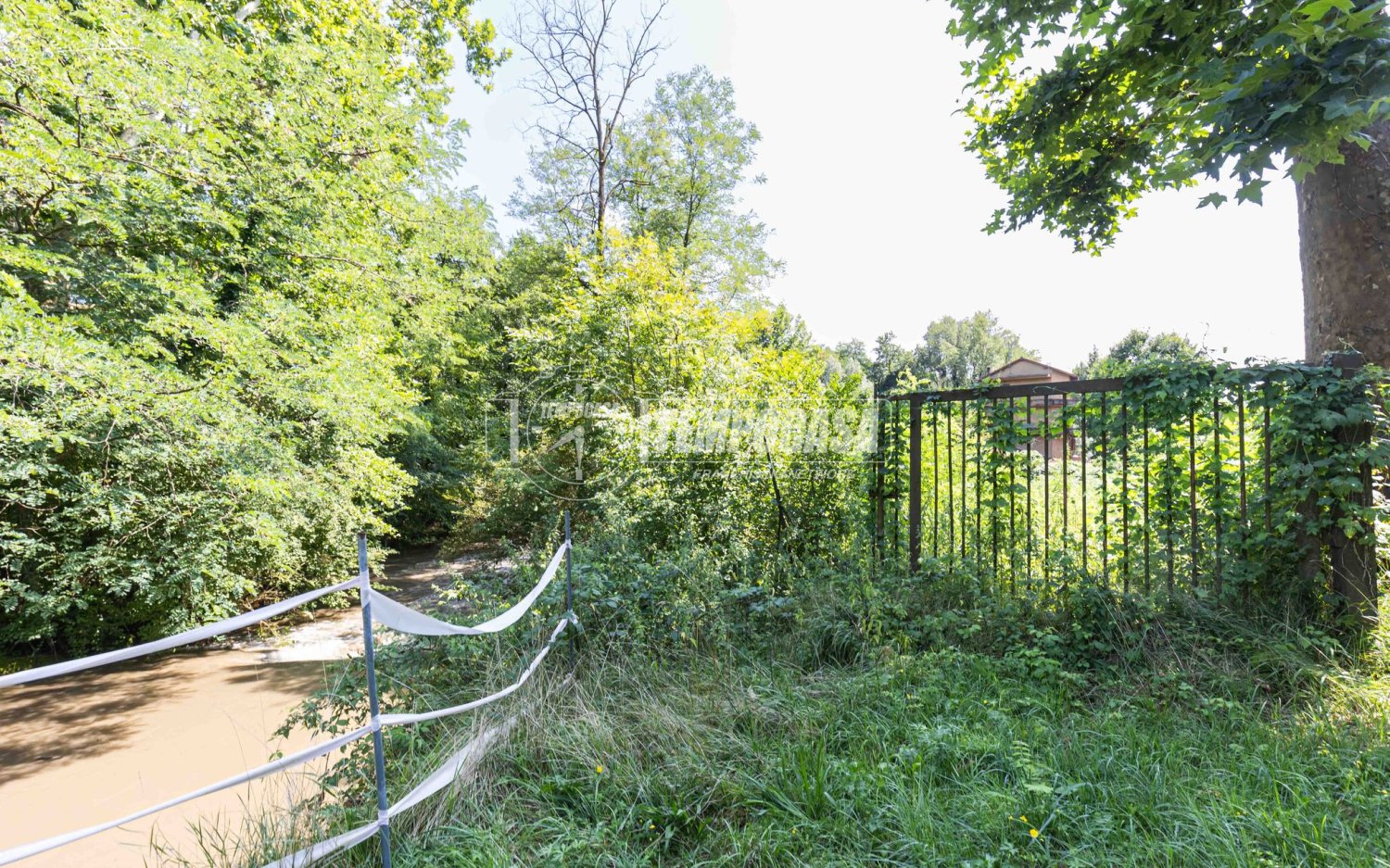 5-salle Maison à Rogeno, Italy No. 275051