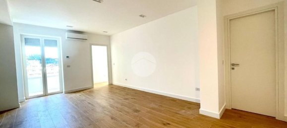 4 bedrooms Apartment in Naples, Italy No. 326323 8