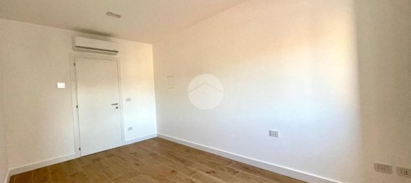 4 bedrooms Apartment in Naples, Italy No. 326323 12