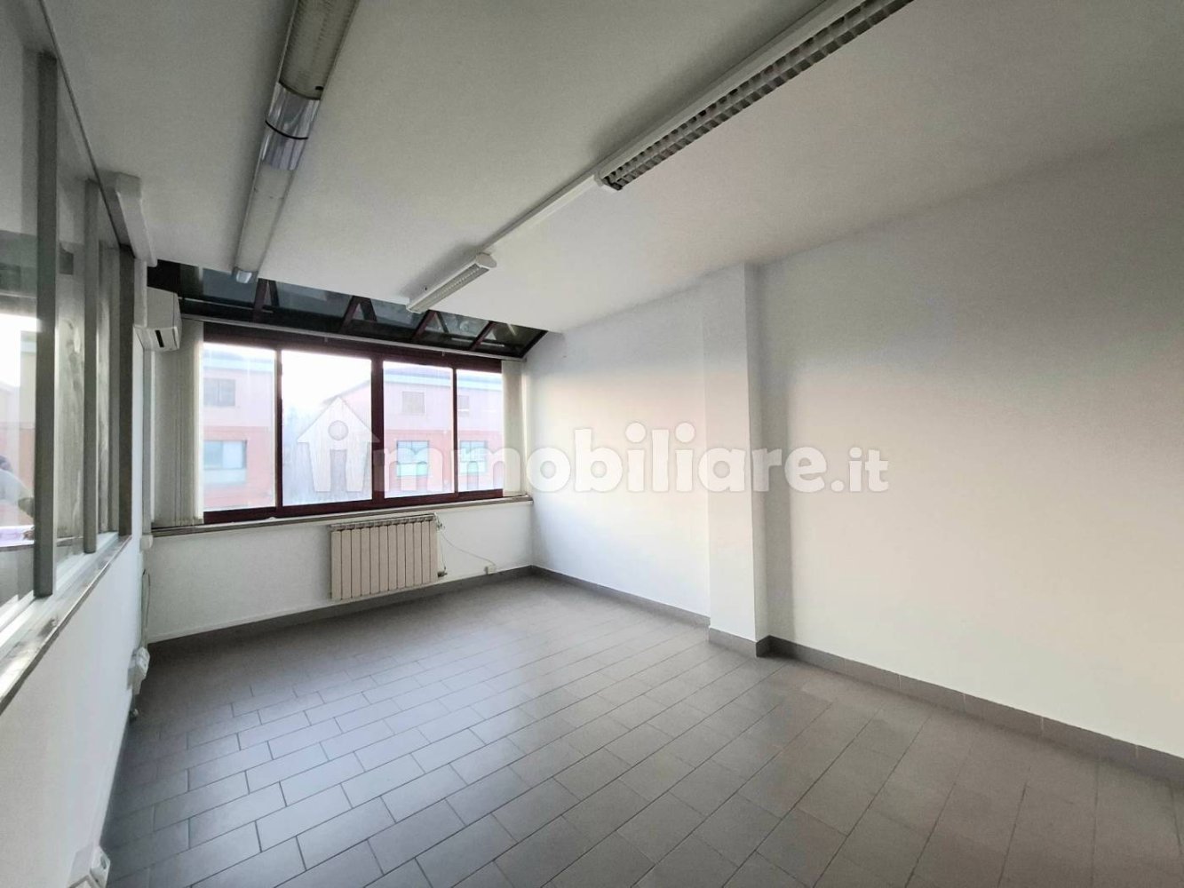 4 rooms Office in Porto Sant'Elpidio, Italy No. 264541