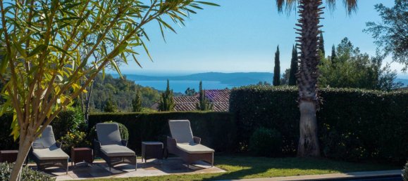 Villa de 4 dormitorios en Grimaud, France No. 1670 2