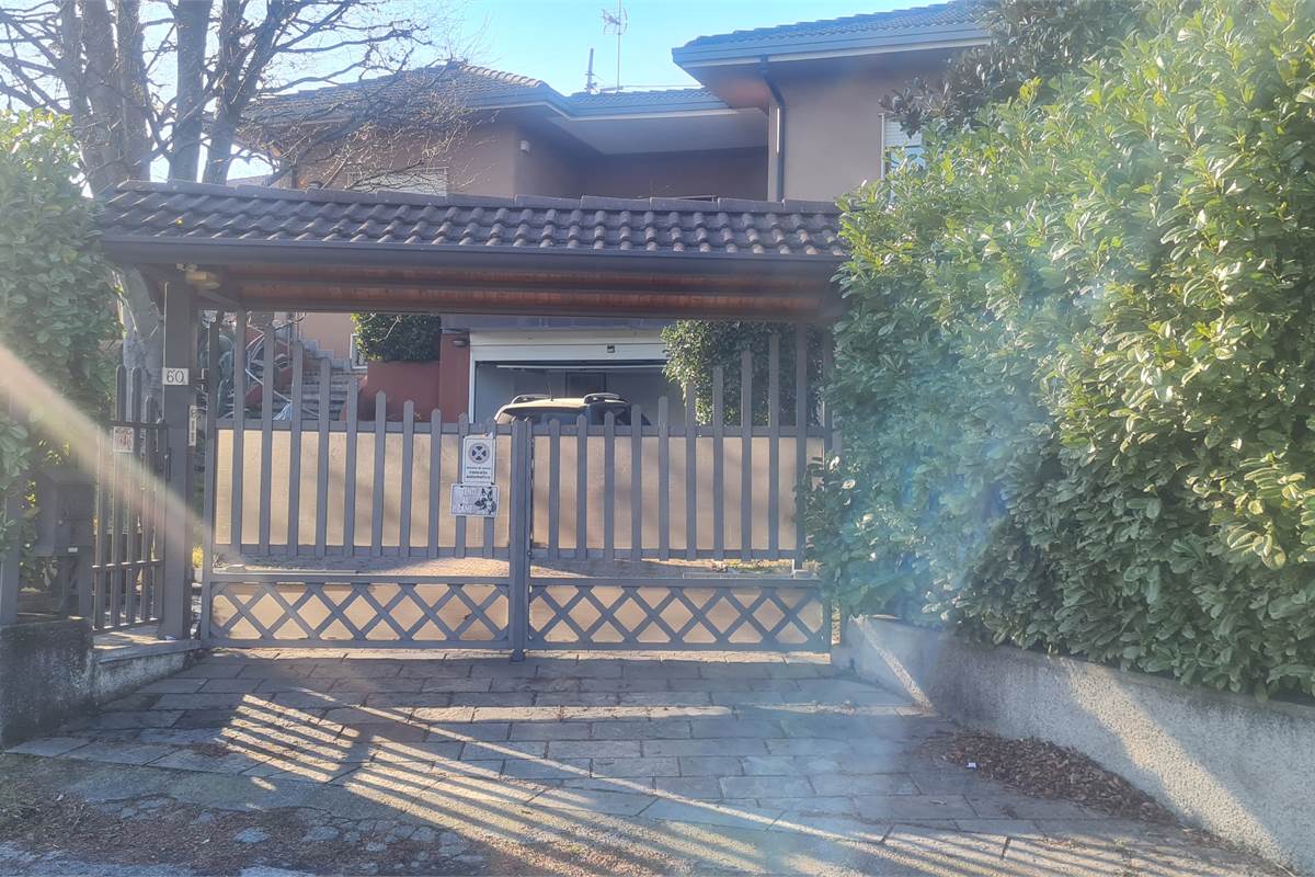 4غرفة فيلا في Albese con Cassano, Italy رقم 68094