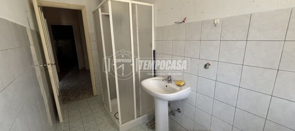 3-salle Appartement à Casale Monferrato, Italy No. 275013 9