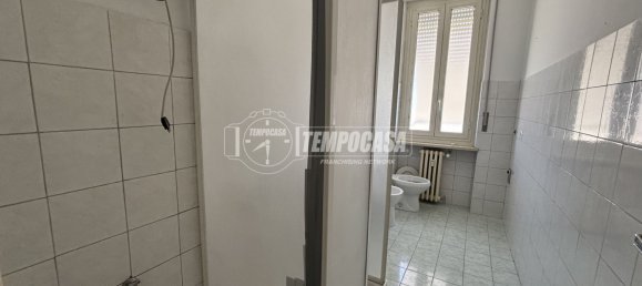 3-salle Appartement à Casale Monferrato, Italy No. 275013 8