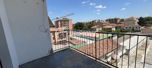 3-salle Appartement à Casale Monferrato, Italy No. 275013 6