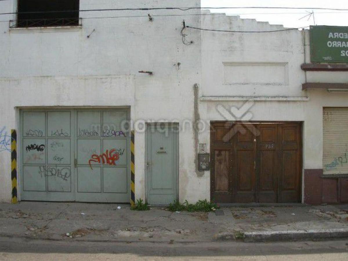 6 bedrooms House in Ituzaingo, Argentina No. 3702