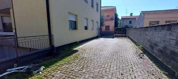 5-salle Appartement à Busto Arsizio, Italy No. 12976 3