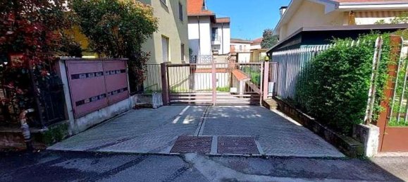 5-salle Appartement à Busto Arsizio, Italy No. 12976 32