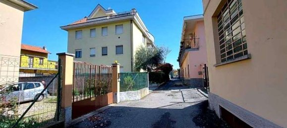 5-salle Appartement à Busto Arsizio, Italy No. 12976 30
