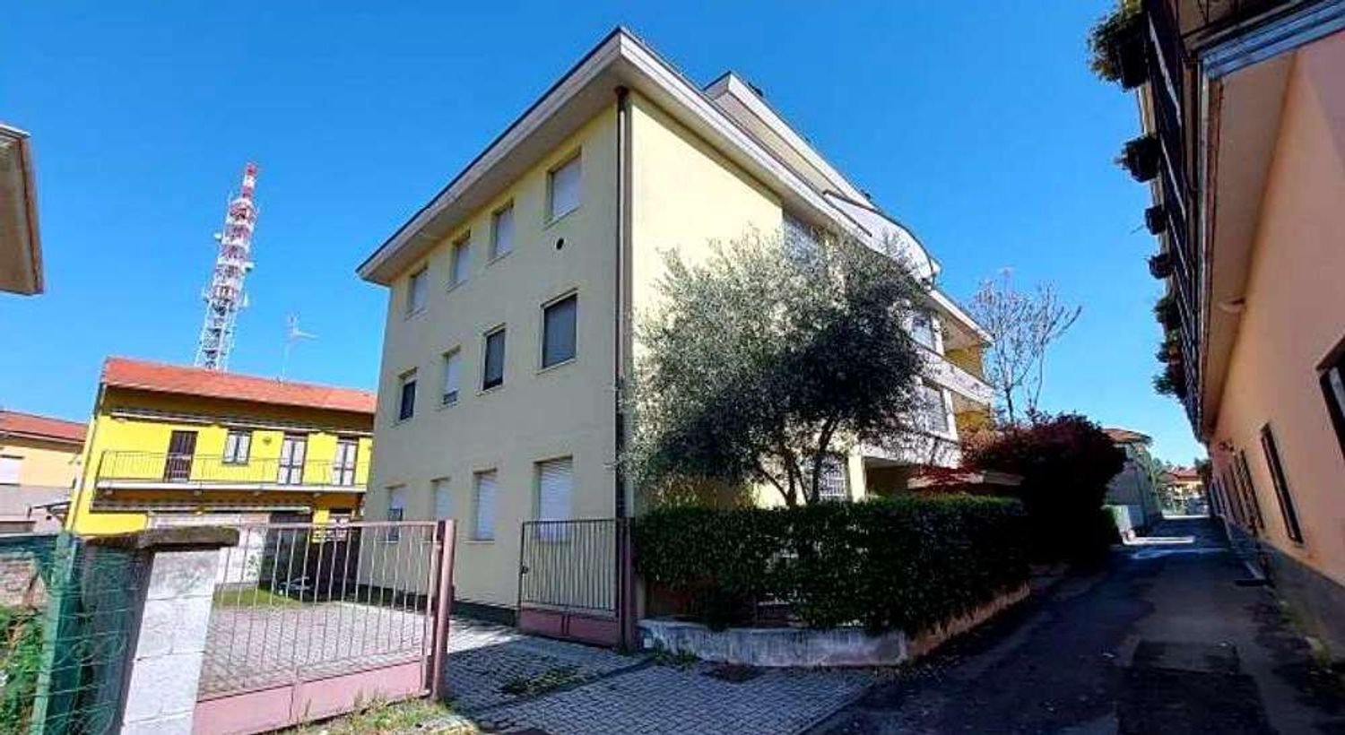 5-salle Appartement à Busto Arsizio, Italy No. 12976