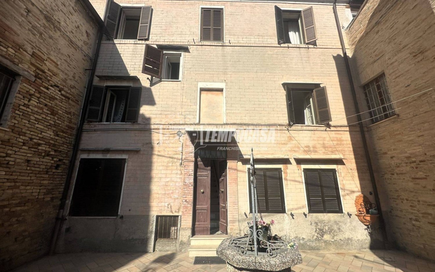 4 bedrooms House in Fermo, Italy No. 333770