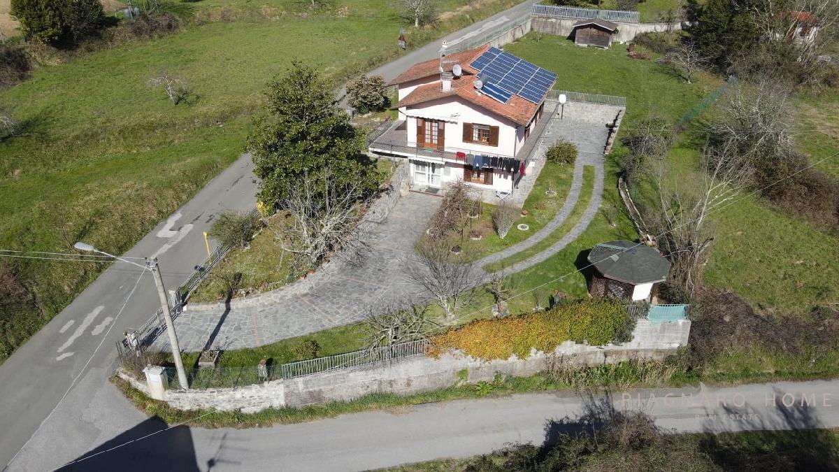 4 bedrooms House in Tresana, Italy No. 361730
