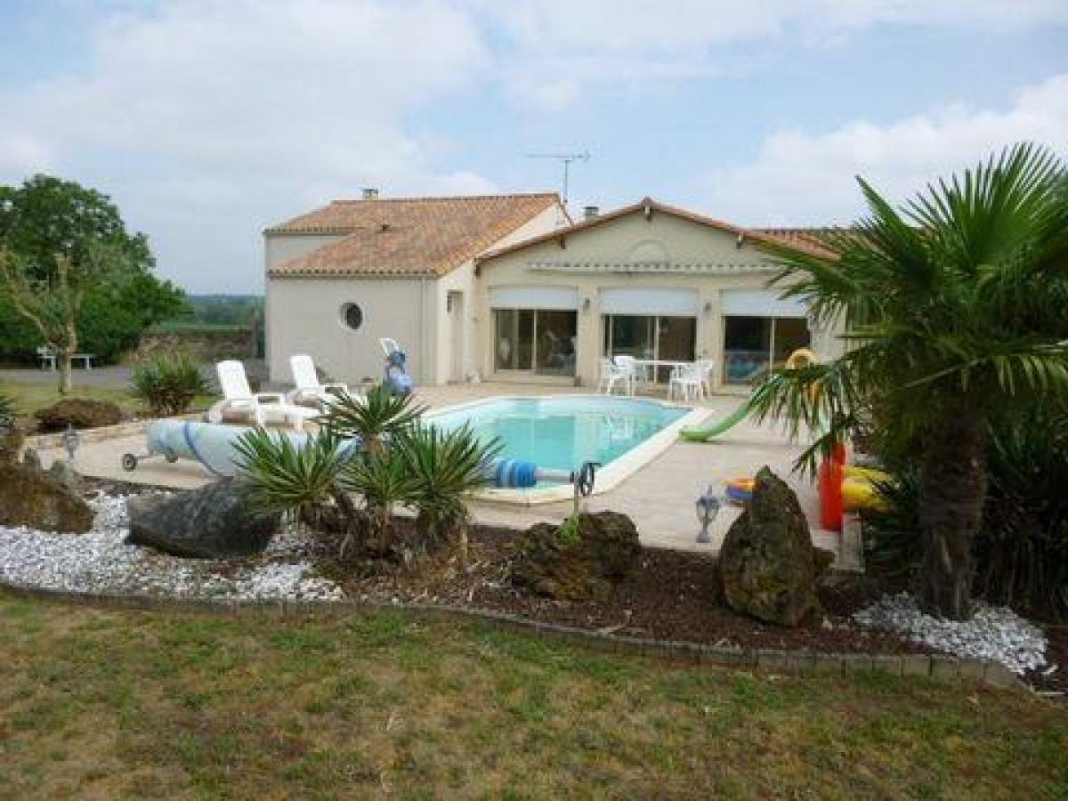 4 bedrooms House in Chantonnay, France No. 26094