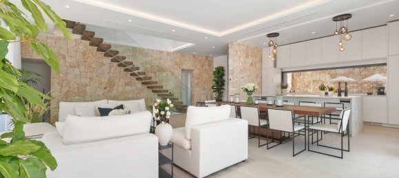 6 bedrooms Villa in Marbella, Spain No. 10120 2