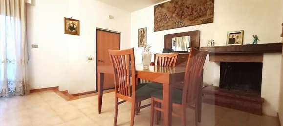 9 rooms House in Spoltore, Italy No. 22149 5