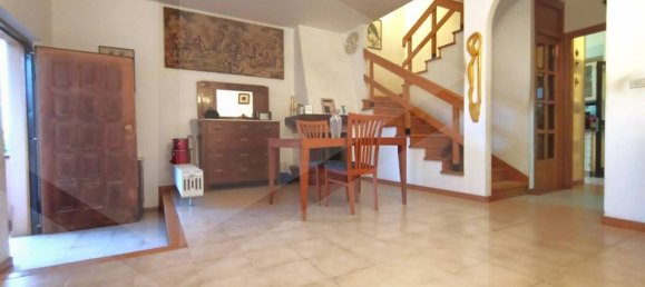 9 rooms House in Spoltore, Italy No. 22149 4