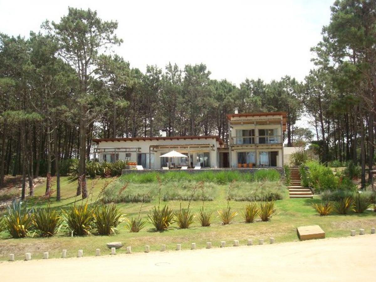 2 bedrooms House in Maldonado, Uruguay No. 9637