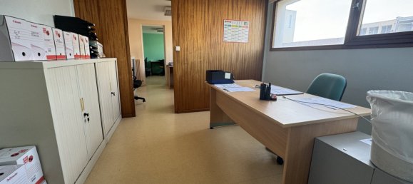 210m² Office in Epernay, France No. 61356 19