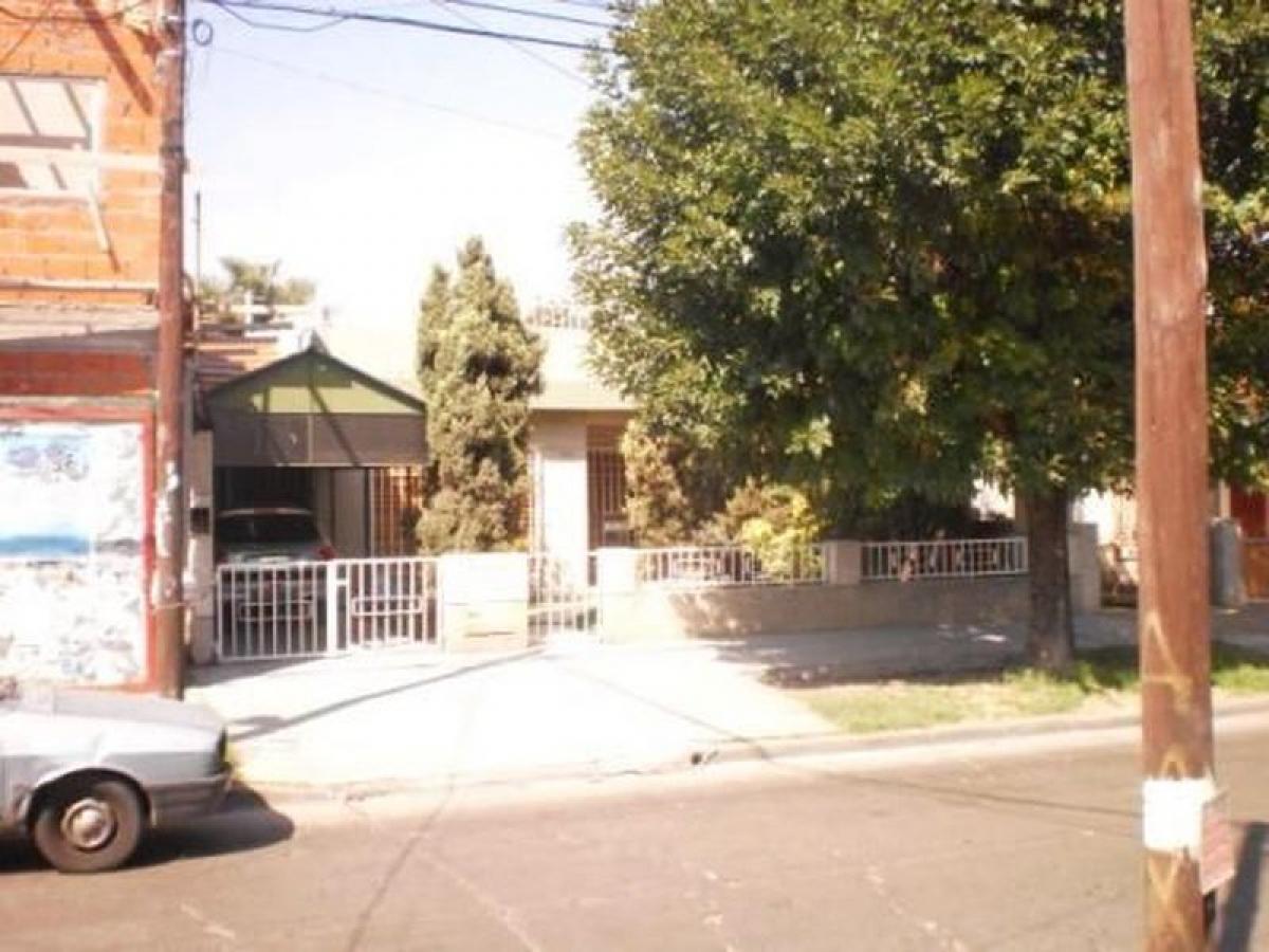 2 bedrooms House in Tres de Febrero, Argentina No. 3810