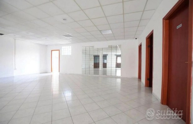 Коммерческая недвижимость с 2 комнатами в Нуоро, Италия № 297544