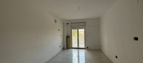 4 bedrooms Apartment in Ascoli Piceno, Italy No. 330649 3