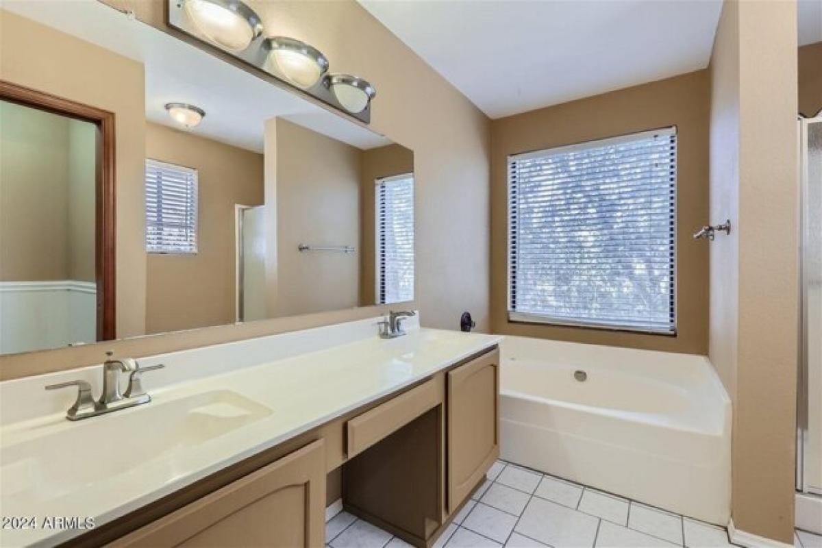 Дом с 4 спальнями в Glendale, США № 294647