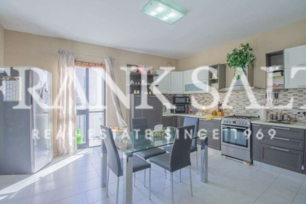 Apartamento de 3 dormitorios en Fgura, Malta No. 1150