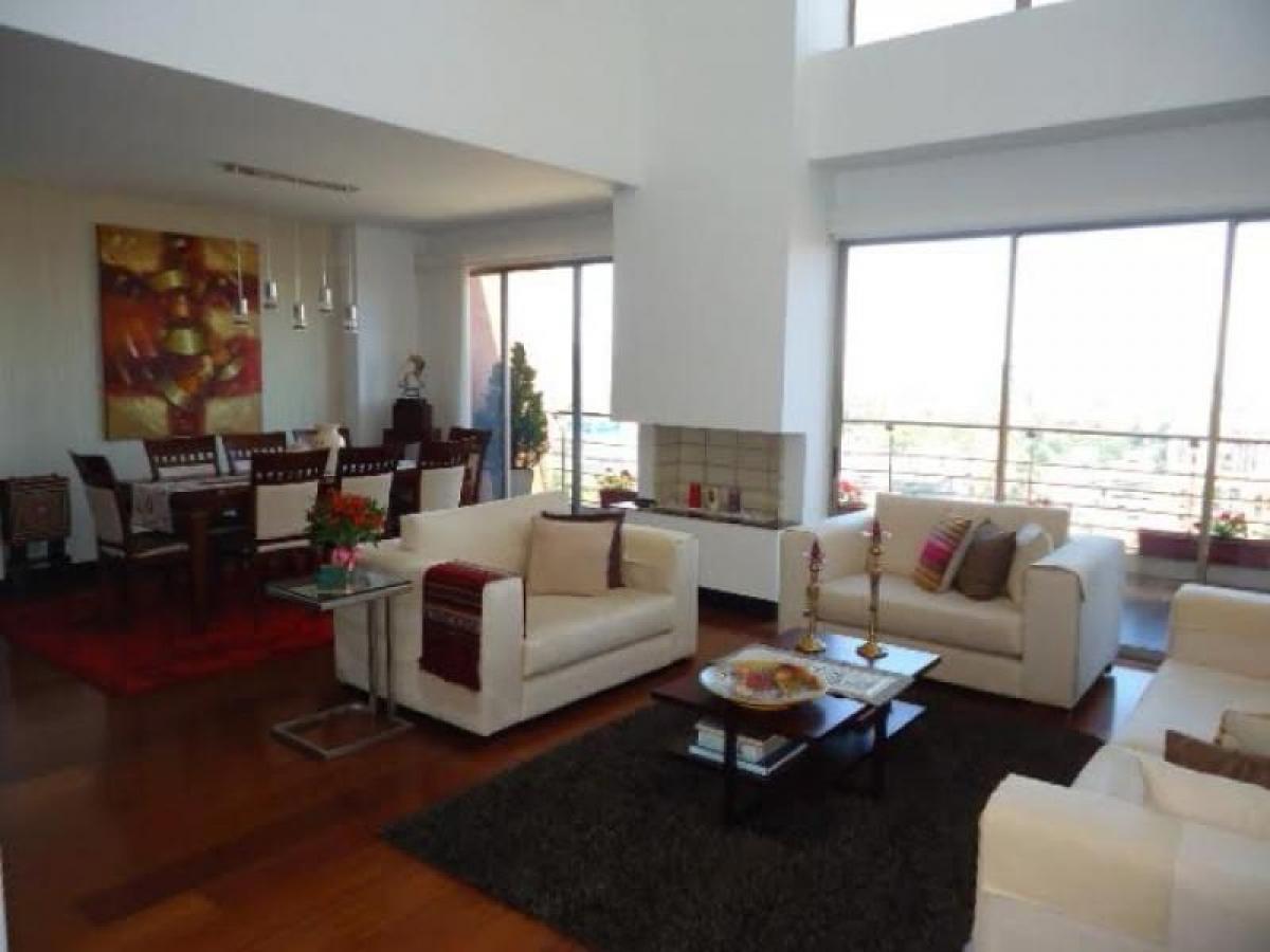 Casa de 3 dormitorios en Bogotá, Colombia No. 13350