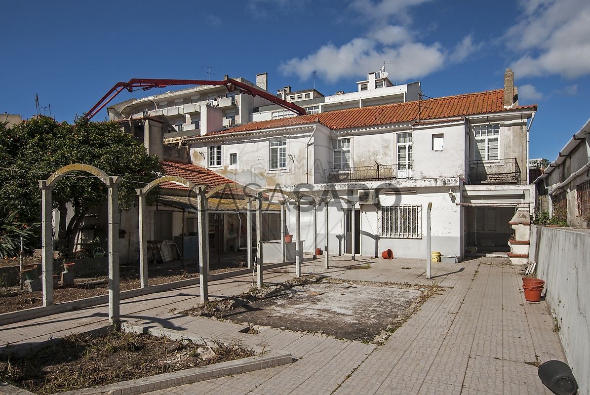 559m² Building in Lisbon, Portugal No. 204953