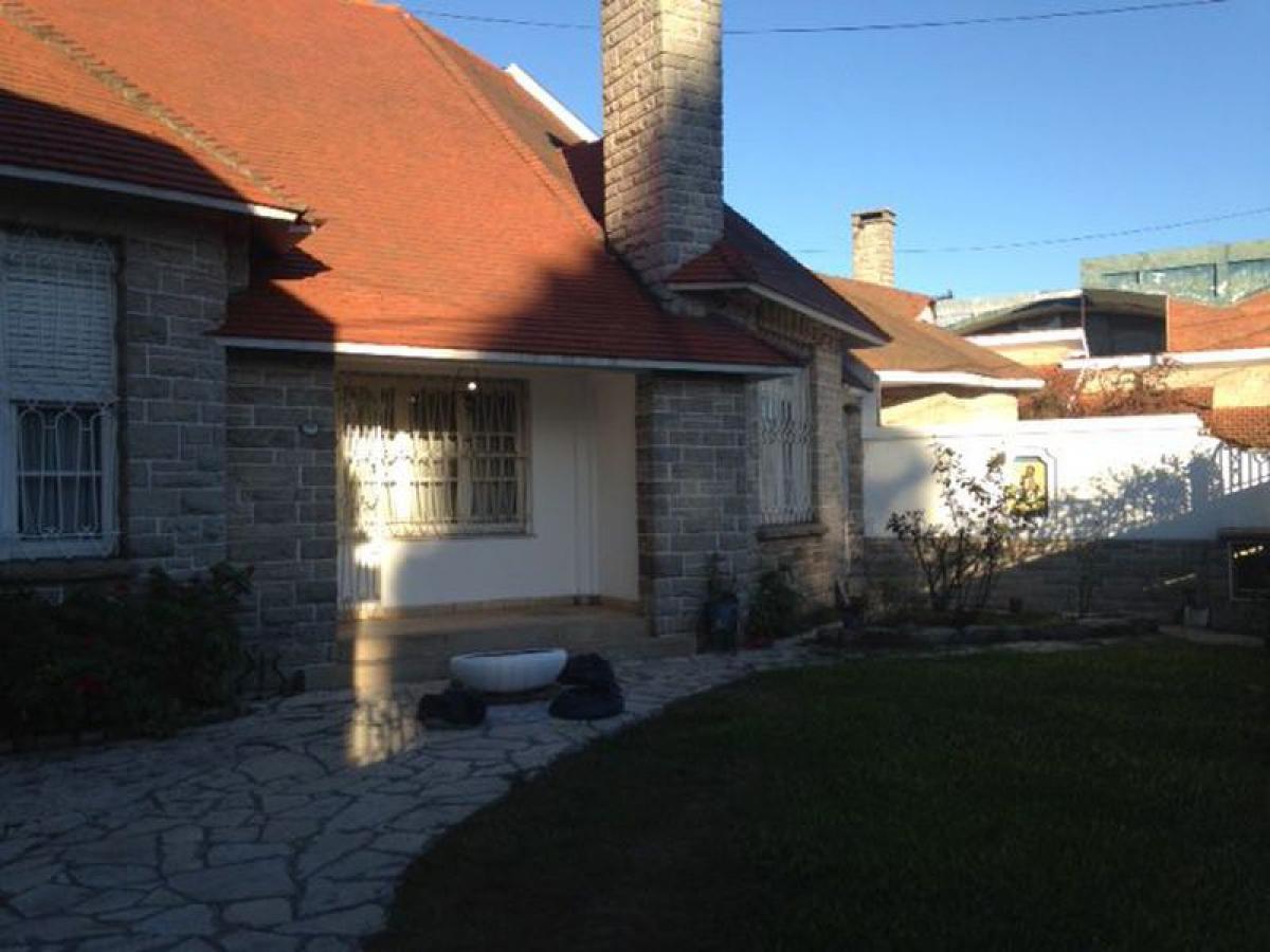 3 bedrooms House in Lomas de Zamora, Argentina No. 1384