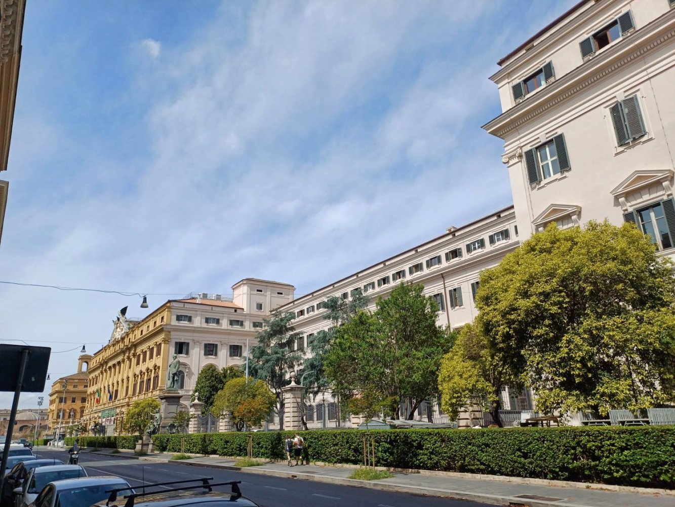 75m² Commercial property in Rome, Italy No. 404118