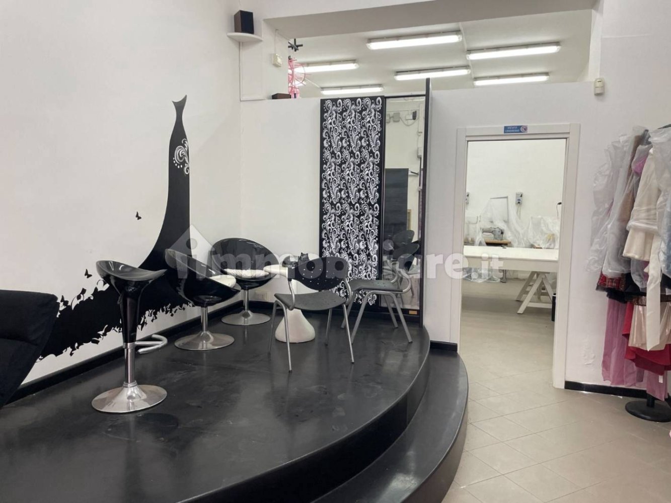 2 rooms Commercial property in Latina, Italy No. 218746