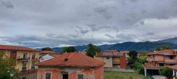 5 rooms Apartment in Carrara, Italy No. 178644 12