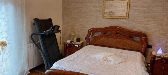 5 rooms Apartment in Carrara, Italy No. 178644 5