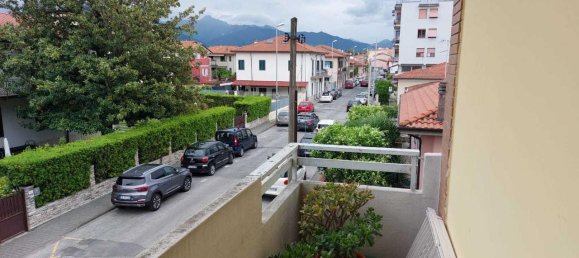 5 rooms Apartment in Carrara, Italy No. 178644 14